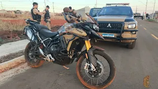 Police chase ends with officer injured and young man arrested for reckless driving in Patos de Minas