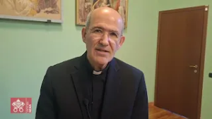 Il cardinale Tolentino de Mendonça parla del libro "Lettere dei bambini ai fabbricanti di armi"