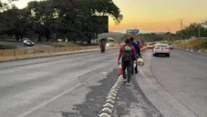 Comercio informal en Los Chorros durante las horas de mayor congestionamiento