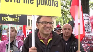 PROTEST SHOWS NO SIGNS OF SLOWING DOWN! Another day of fighting for the rule of law and free media!