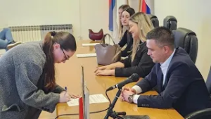 Načelnik opštine Igor Savković potpisao ugovore o stipendiranju sa najboljim studentima