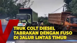 TRUK COLT DIESEL TABRAKAN DENGAN FUSO DI JALUR LINTAS TIMUR JAMBI–MERLUNG