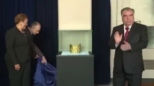 "ВАТАН ГУФТАМ"  Шамае аз корнамоиҳои Пешвои муаззами Миллат дар СММ.