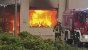 Fiamme in un esercizio commerciale
