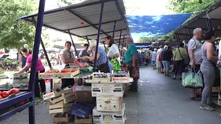 Bogata ponuda povrća na pijaci ali kupaca manje