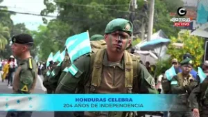 Disciplina, fuerza y pasión: Así desfiló el Liceo Militar este 15 de septiembre ?| Bandas de Guerra