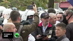Top Channel/ Incidentet në protestë, policia përdori spraj, disa protestues në spital