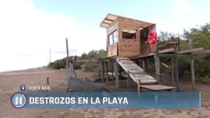 ?? Destrozos en la playa ??
