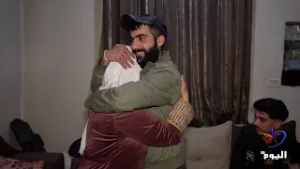 دفعة من الأسرى تصل إلى مدينة عامودا بموجب اتفاق قسد ودمشق