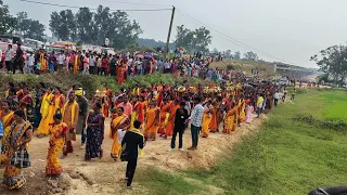 Kudumi Festival: ଦେଶକରମ ପର୍ବ ଅବସରରେ କୁଆଁରୀ ଯୁବତୀମାନେ ଉପବାସ ରହି ବୈତରଣୀ ନଦୀକୂଳରେ ପୂଜାର୍ଚ୍ଚନା କରିଛନ୍ତି।