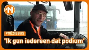 Dichters zorgen voor vertier in de bus naar Lauwersoog