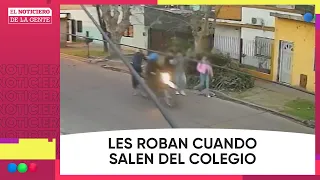 THIEVES ON MOTORCYCLES ROB STUDENTS LEAVING SCHOOL #ElNotidelaGente
