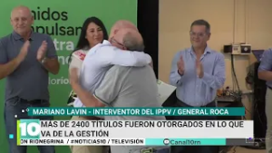 Emotiva entrega de escrituras del IPPV y de la Ley Pierri en General Roca