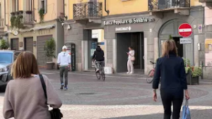 Voghera, stop ai monopattini elettrici nella Ztl di via Emilia: 'Basta, sono pericolosi'