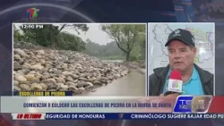 Placement of stone riprap begins on the Rio Danto embankment in La Ceiba
