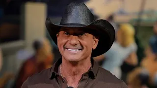 Tim McGraw Has Best Reaction After Falling Onstage During Cincinnati Concert