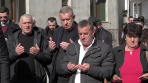 VIJESTI U POLA 7 - OBILJEŽENE 33 GODINE OD ZLOĆINA U ŠTRPCIMA | Vijesti online