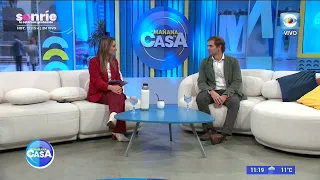 Javier Cardoso swims across the Río de la Plata