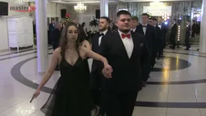 MASTER TV ŁUKÓW - Studniówkowy polonez w wykonaniu maturzystów Zespołu Szkół nr 1 w Łukowie