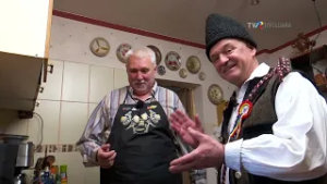 Supă svăbească de cârnați și mere în cămășă de noapte #SareaInBucate @TVRTM