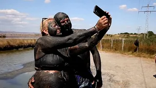 Грязевые ванны и красная вода: озеро Атанасовско в Болгарии