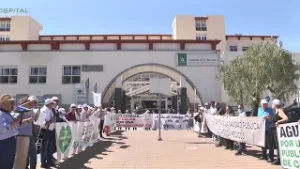 2023 04 26. Manifestación en defensa de  la sanidad convocada por marea blanca