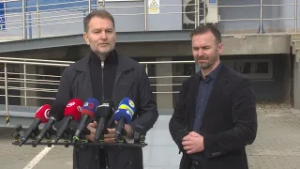 KRITIKA OPOZÍCIE A DÔVODY ZATVORENIA ZÁVODU