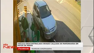 Out-of-control car swerves onto sidewalk, hits motorcycle, and injures man in Patos de Minas