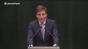 Almeida ironiza con Ortega Smith por su expediente de suspensión de militancia