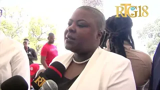 Minis Touris la Stéphanie SMITH enskri  kòm elektè nan sant enskripsyon vòt Lycée Ntl Pétion-Ville