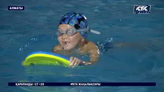 Алматыда жас спортшылар жаттығып жүрген бассейннің сүрілуіне қарсы шықты