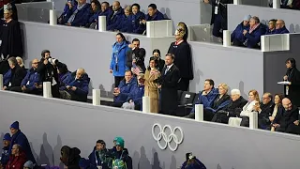 Jeux olympiques d'hiver : fausses affirmations et vidéo générée par l'IA montrant J. D. Vance hué