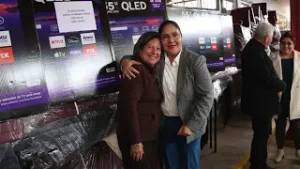 Entrega SEV pantallas, mobiliario y material de mantenimiento a escuelas de Xalapa