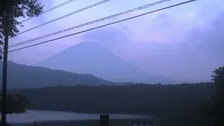 西湖ライブカメラ タイムラプス映像（2026年6月30日） 提供：UTYテレビ山梨