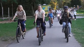 Nature Bikes: 30 Women Cycling on Wood