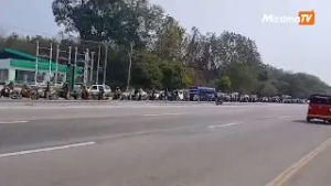 နေပြည်တော်မှာပါ ဆီတန်းစီ ယာဉ်တန်းရှည်ကြီးများ ဖြစ်ပေါ်၊ စစ်ကော်မရှင်ပိုင် မြဝတီဆီဆိုင်ပါ ပိတ်ထား