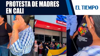 Mothers of children with rare diseases chain themselves in front of EPS SOS in Cali | EL TIEMPO