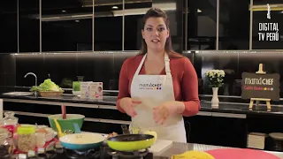 MAMÁ CHEF COLETTE OLAECHEA NOS ENSEÑA HACER PANQUEQUES DE PLÁTANO CON MANZANAS SALTEADAS