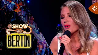 El show de Bertín | Laura Sánchez sings "Como yo te amo" live for Nieves Herrero