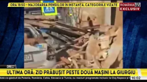 Zid prabusit peste doua maşini la Giurgiu
