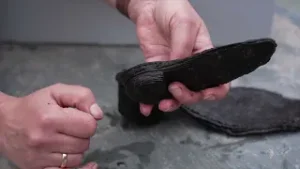 40 gamle sko, ældgamle vandrør og resterne af en voldgrav fundet under Christiansborg