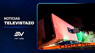 Cinco muertos y 12 heridos tras volcamiento de un bus en la vía Machala-Guayaquil | Televistazo