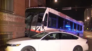 Crash causes CTA bus to hit apartment on  Near West Side: CPD