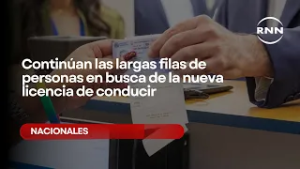 Continúan las largas filas de personas en busca de la nueva licencia de conducir