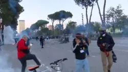 Tensione përpara Kryeministrisë, protestuesit hedhin molotov dhe gurë, policia kundërpërgjigjet