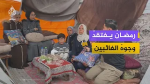 زوجة شهيد من غزة تستقبل رمضان بزينة استخرجتها من تحت الأنقاض