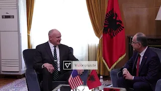 Ambasadori amerikan merr detyrën, Eric Wendt dorëzon letrat kredenciale te Presidenti Begaj
