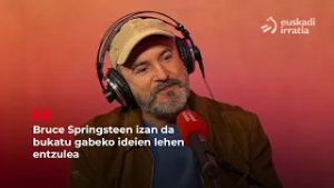 Eñaut Elorrieta, abeslaria: "Kantatzeak barrua sendatzen dit"