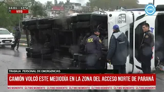 Truck overturned on the Acceso Norte beltway during this Monday's rain
