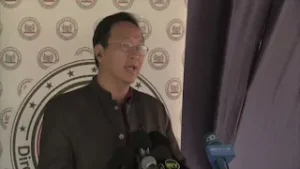 Minister Tsang weerlegt geruchten over feestuitgaven